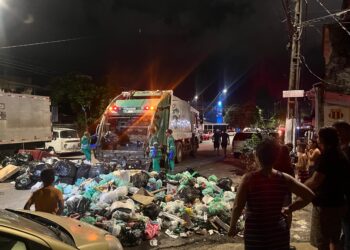 Sem coleta há 20 dias, moradores do Guamá fecham rua e ateiam fogo em entulho, na capital | Pará
