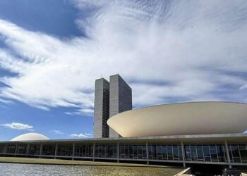 Senado aprova PEC que define a educação como vetor do progresso do país | Brasil