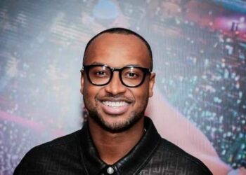 Thiaguinho veste a camisa do Remo e divulga nas redes sociais | Remo