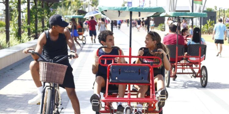 Visitantes aproveitam domingo de sol para prática de esportes ao ar livre | Saúde
