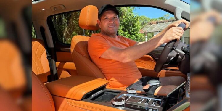 Ximbinha exibe BMW de R$ 800 mil após estreia como cantor solo | Cultura