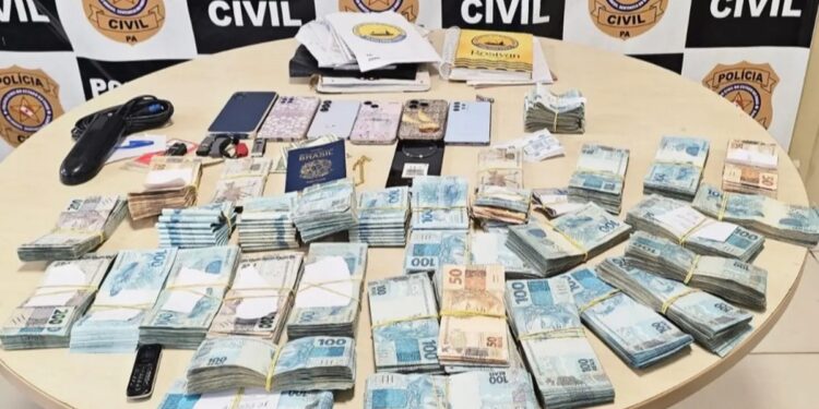 ‘Queima de arquivo’ e quase R$ 300 mil escondidos em parede: operação contra tráfico internacional prende grupo no Pará