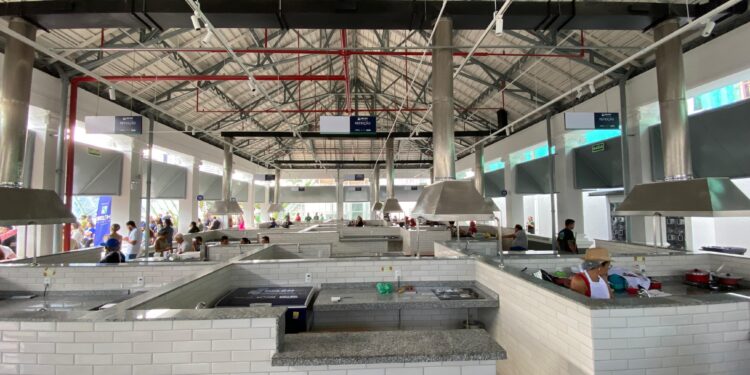 Após 2 anos em espaço provisório, Prefeitura de Belém entrega nova área aos feirantes do Mercado de São Brás