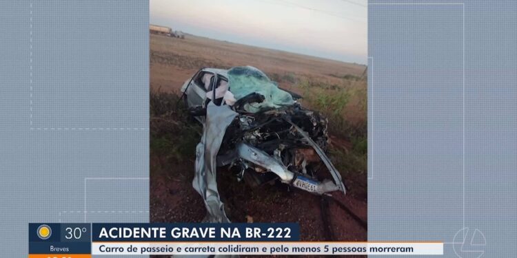 Carro e caminhão batem de frente e cinco pessoas morrem na BR-222 no Pará