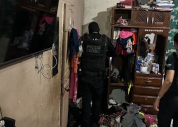 Celular esquecido leva à prisão de criminosos