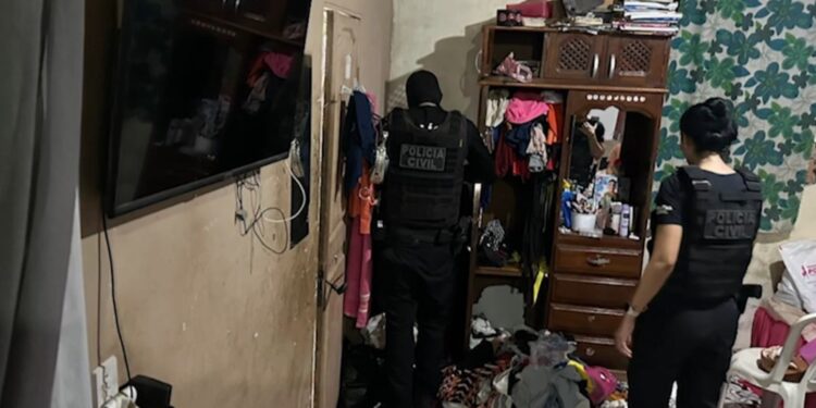 Celular esquecido leva à prisão de criminosos