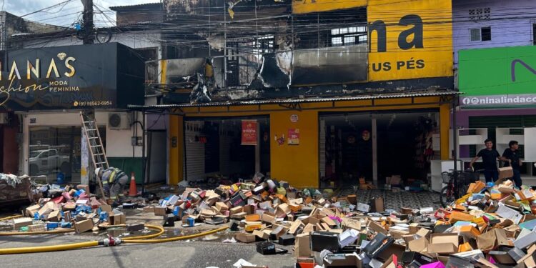 Incêndio atinge sapataria e assusta moradores do Paar, em Ananindeua