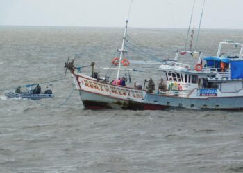 Marinha apreende embarcação suspeita de pesca ilegal no Marajó