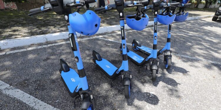 Patinetes elétricos começam a circular em Belém; veja como usar | Pará