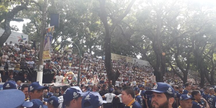 1º lote de ingressos para arquibancadas se esgota; veja quando será nova data