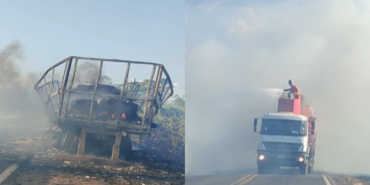 Após caminhão tombar, incêndio destrói veículo de motorista que parou para ajuda