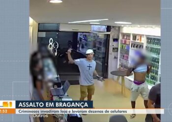 Criminosos assaltam loja de celulares no Pará e obrigam clientes a ajudar no roubo