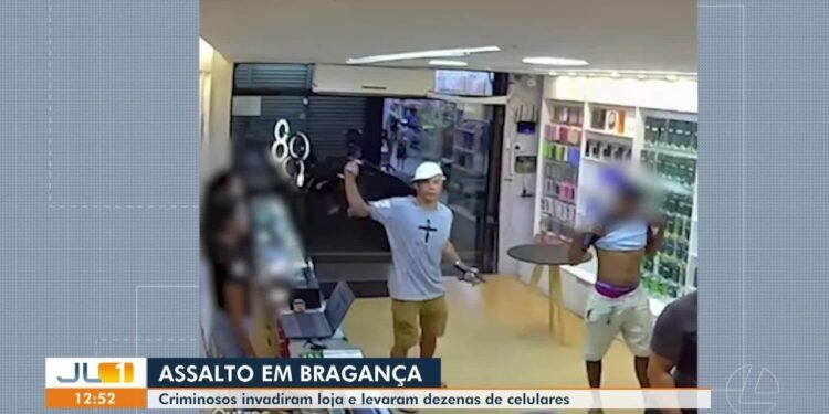 Criminosos assaltam loja de celulares no Pará e obrigam clientes a ajudar no roubo