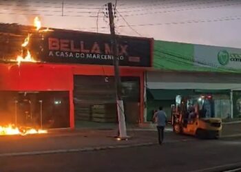 Incêndio atinge loja de marcenaria em Marabá, no Pará