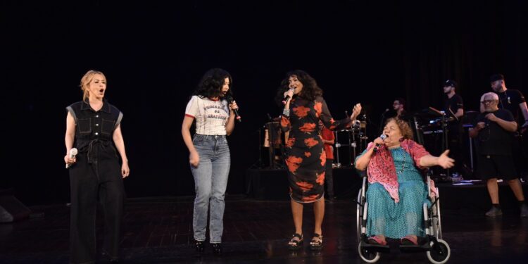 Joelma, Zaynara, Gaby e Dona Onete ensaiam para shows no The Town e no rio em Belém