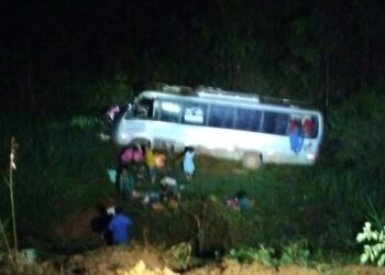 Micro-ônibus com pacientes tomba na BR-230 e deixa feridos entre Uruará e Medicilândia