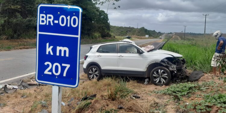 Motorista morre em acidente entre carro e caminhonete na BR-010, em Ipixuna do Pará