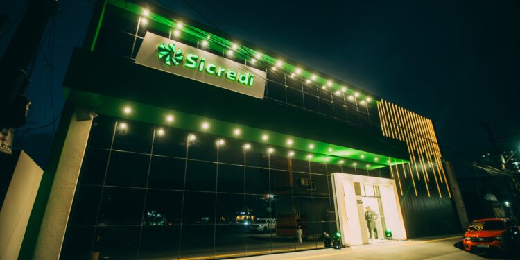 Sicredi alcança 3 mil agências e expande em 2025